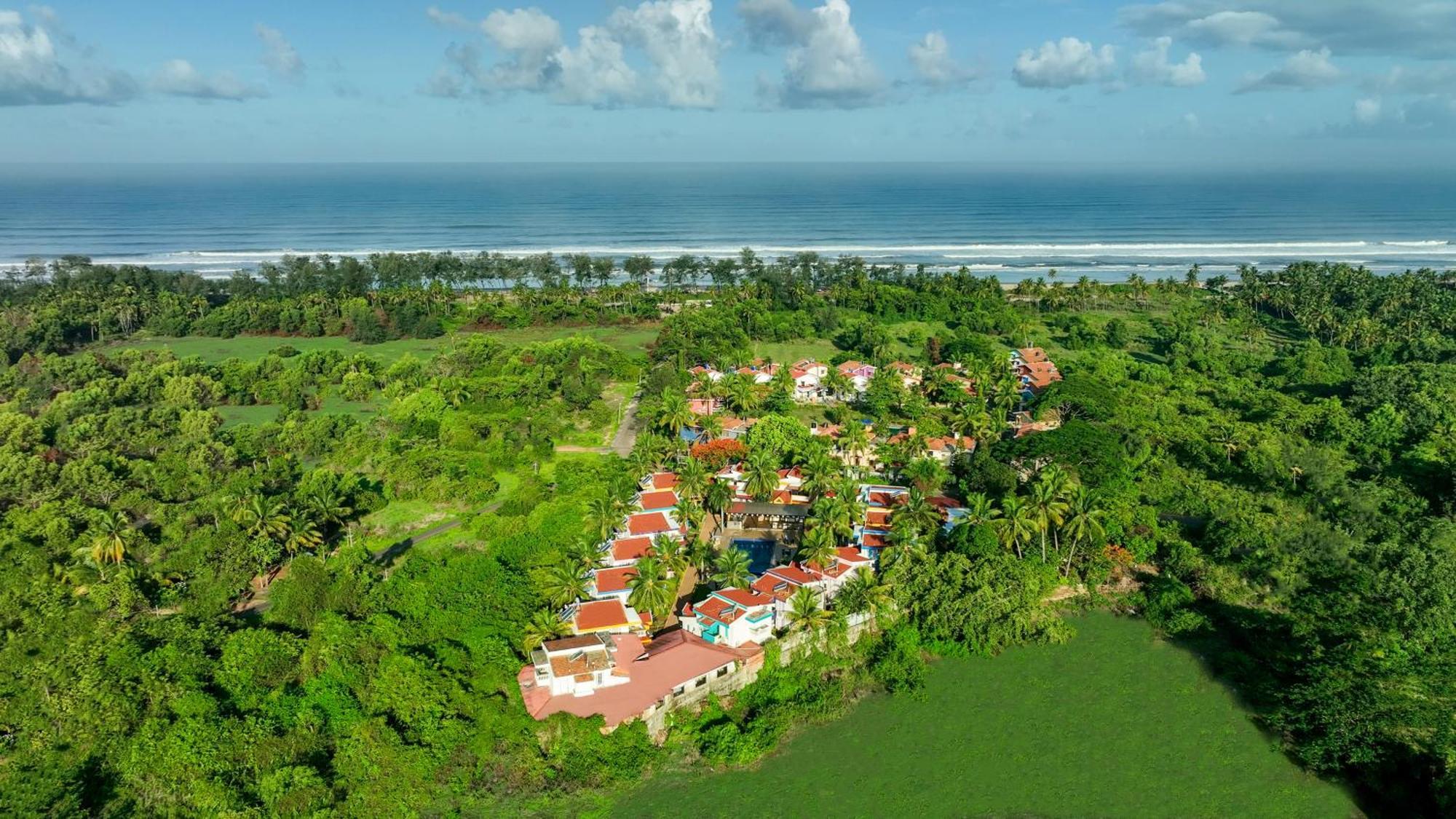 Country Inn Goa Varca Beach - 2 Minutes Walk To The Beach Eksteriør billede